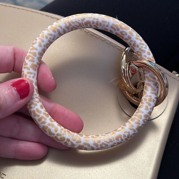 NWOT Oventure Silicone Big O Key Ring w/Large Silicone Pouch -Gold - Picture 10 of 10